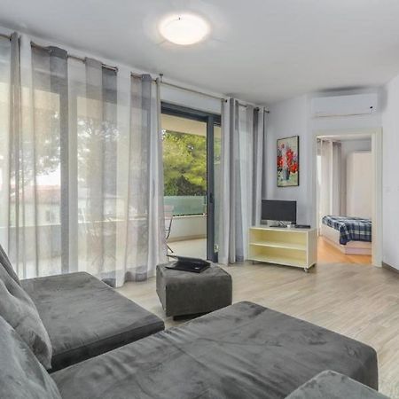 Lux Hotel Novigrad Istria Buitenkant foto