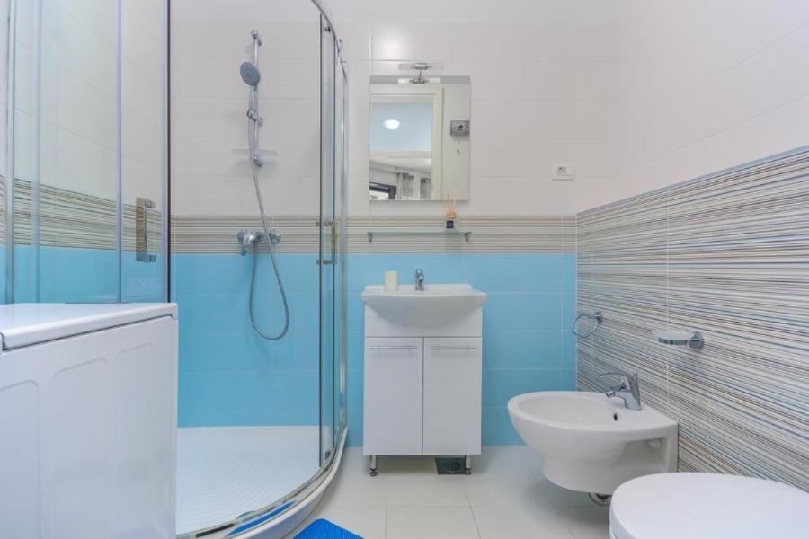 Lux Hotel Novigrad Istria Buitenkant foto