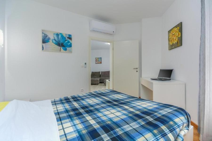Lux Hotel Novigrad Istria Buitenkant foto