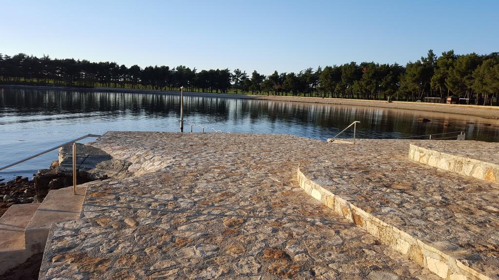 Lux Hotel Novigrad Istria Buitenkant foto
